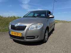 Skoda Fabia - 1.6-16V Ambiente AUTOMAAT ZEER NETTE AUTO