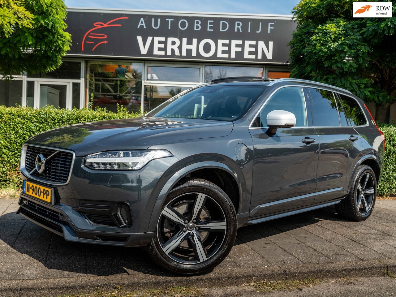 Volvo XC90 - 2.0 T8 Twin Engine AWD R-DESIGN | 7 PERS | PANORAMADAK | 360 CAMERA | LUCHTVERING | BLIS | - AutoWereld.nl