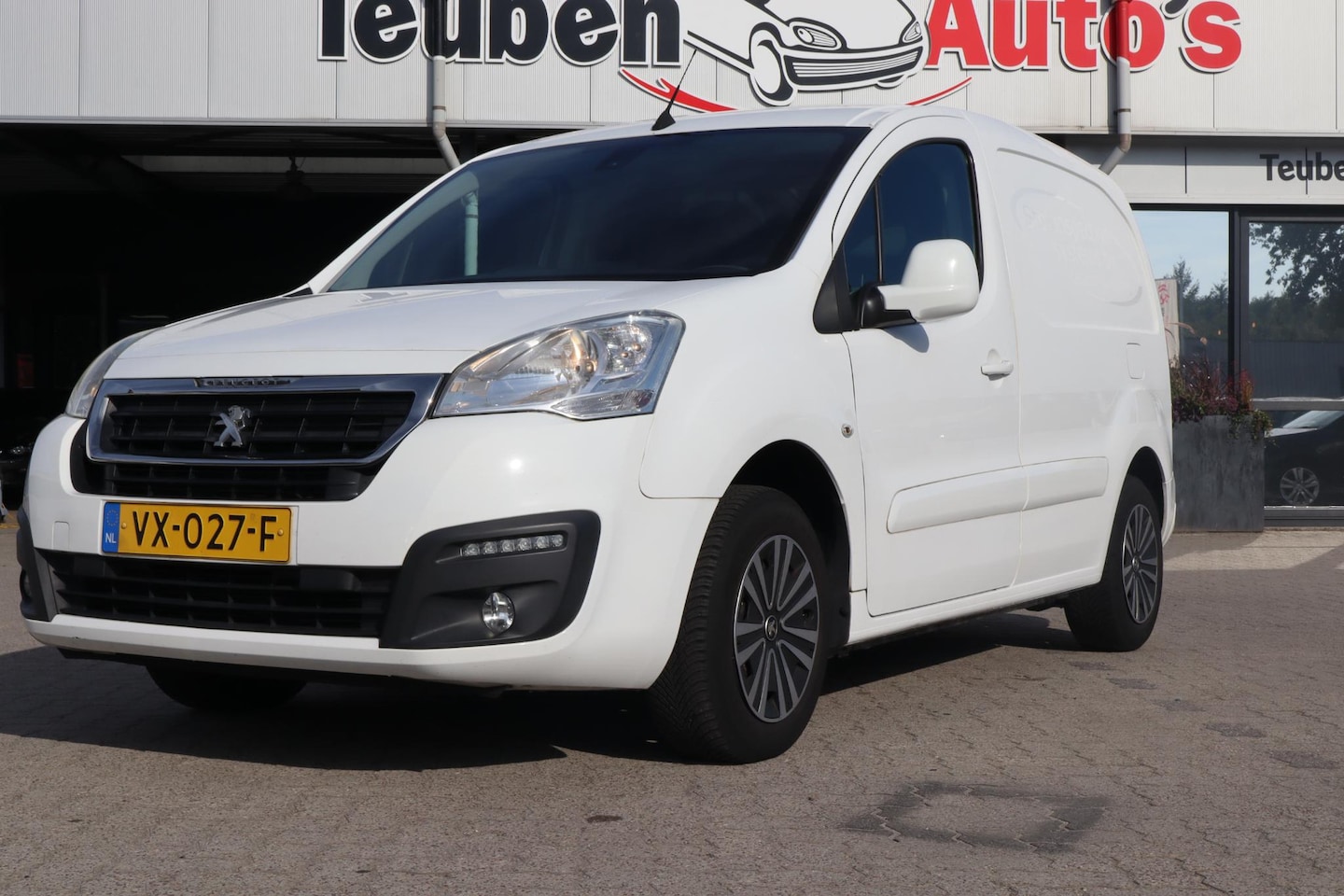 Peugeot Partner - 120 1.6 BlueHDi 75 L1 Première | MARGE ? Airco | Navigatie | Cruise control | 2016 - AutoWereld.nl