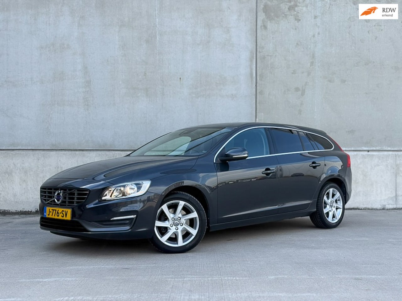 Volvo V60 - 1.6 T3 Kinetic Trekhaak Leder 17inch NAP - AutoWereld.nl