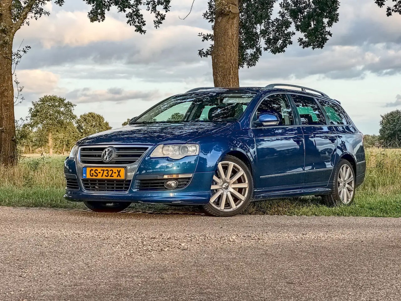 Volkswagen Passat Variant - 2.0 TFSI Highline 2.0 TSI R-Design Variant Biscay Blue [Recente motorrevisie] - AutoWereld.nl
