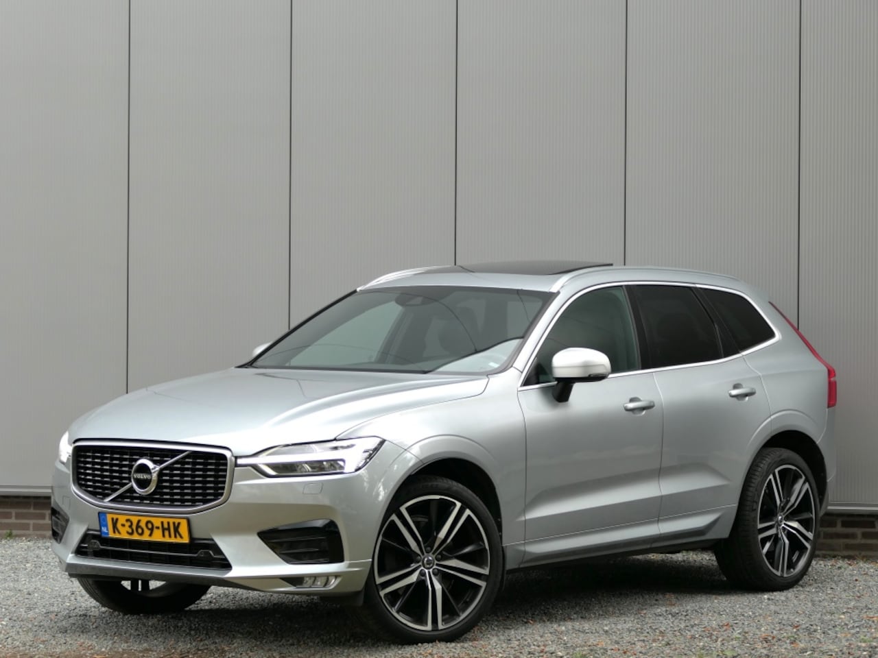 Volvo XC60 - T5 AWD R-Design Panoramadak / Trekhaak / 21° Velgen - AutoWereld.nl