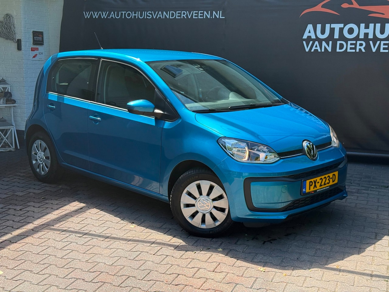 Volkswagen Up! - 1.0 BMT Move Up! 60.775 Km! Airco/DAB/4 Seizoen banden/Etc - AutoWereld.nl