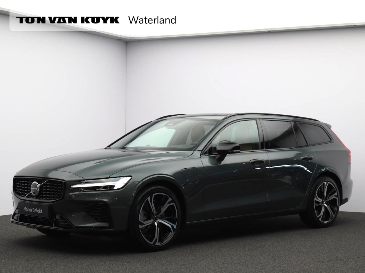 Volvo V60 - 2.0 T6 Plug-in hybrid AWD Ultra Dark / Head-Up Display / Bowers & Wilkins Audio / Stoelmas - AutoWereld.nl