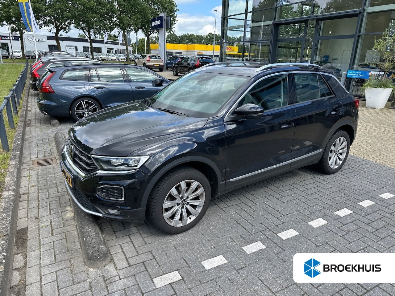 Volkswagen T-Roc - 1.5 TSI Sport l Stoel en Stuurverwarming l Trekhaak l Camera l Navi l Digital Dash l Adapt - AutoWereld.nl
