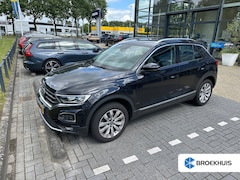 Volkswagen T-Roc - 1.5 TSI Sport l Stoel en Stuurverwarming l Trekhaak l Camera l Navi l Digital Dash l Adapt