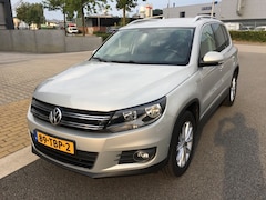 Volkswagen Tiguan - 1.4 TSI Sport&Style NL Auto NAP, trekhaak, service boek aanwezig