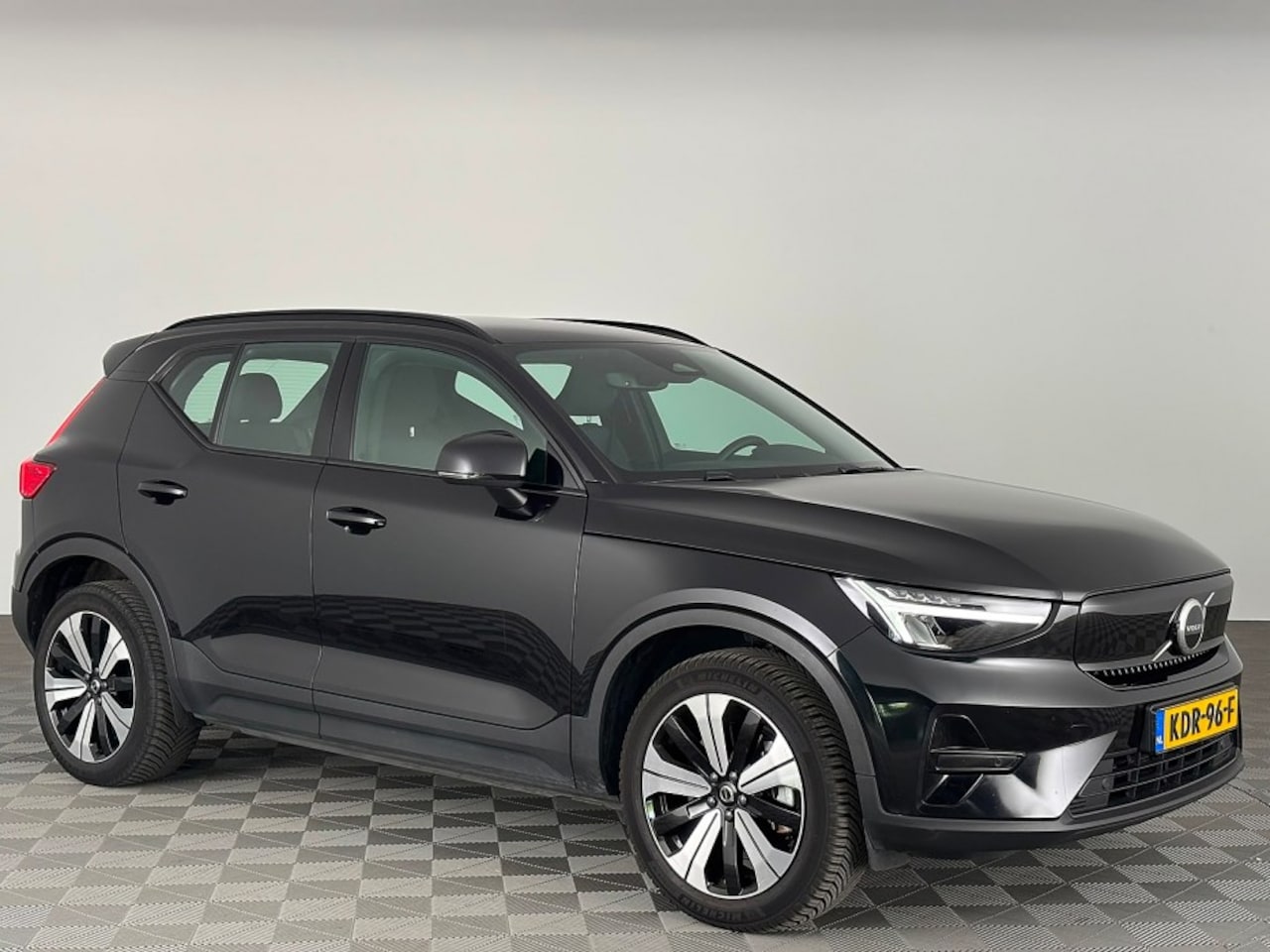 Volvo XC40 - Recharge Core | CARPLAY | CAMERA | Full LED | Sportstoelen - AutoWereld.nl