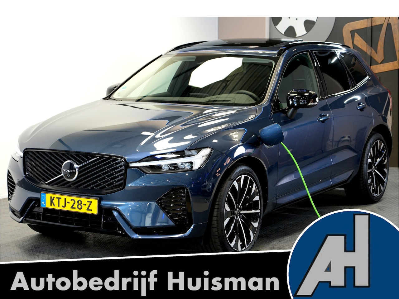 Volvo XC60 - 2.0 T8 AWD 335kw/456pk Aut8 Plug-in hybrid Plus Dark LUCHTVERING + PANORAMADAK + 360 CAMER - AutoWereld.nl