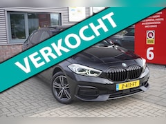 BMW 1-serie - 118i / Pano / Apple Carplay / Parkeercamera / Sportstuur / Stoelverwarming / Sfeerverlicht