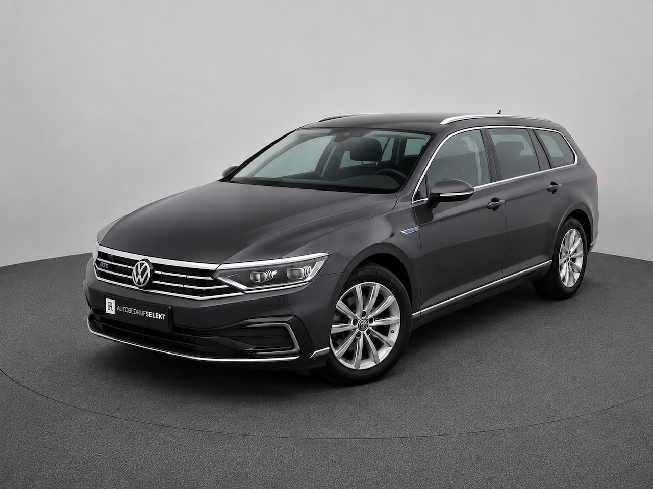 Volkswagen Passat Variant - 1.4 TSI PHEV GTE | Matrix | Leer | Sfeerverlichting | Camera | Mangangrau Metallic - AutoWereld.nl