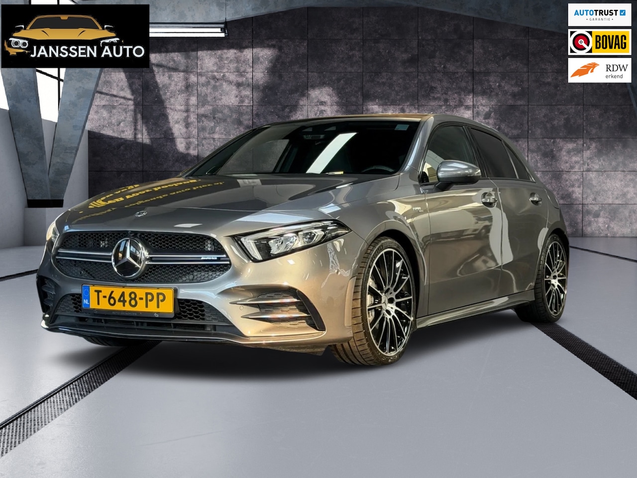 Mercedes-Benz A-klasse - AMG 35 4MATIC Premium Plus | Pano | Sfeer | Burmester | Camera | ACC | Nieuwstaat | Dealer - AutoWereld.nl
