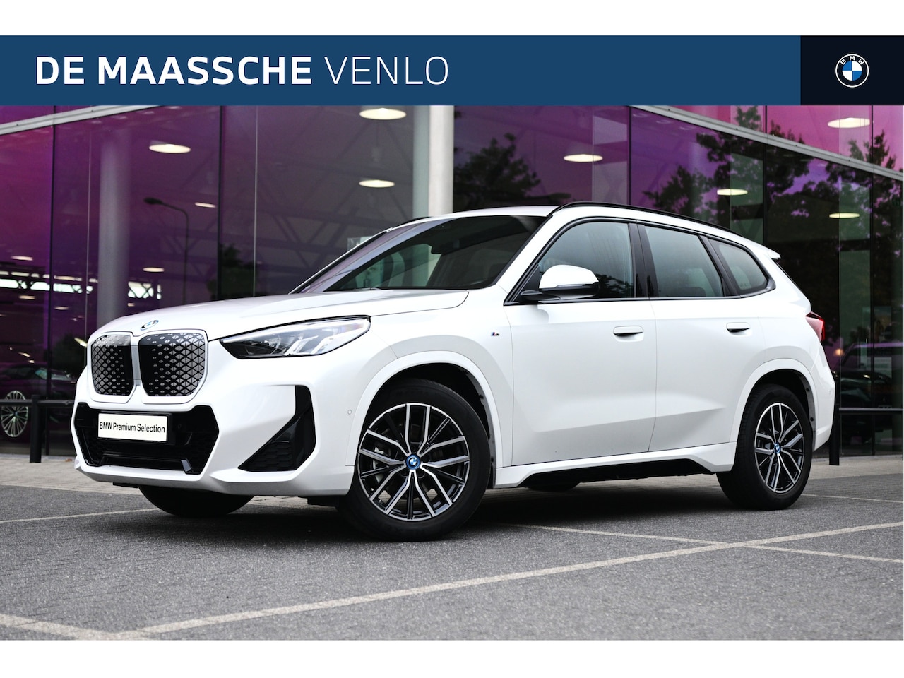 BMW iX1 - eDrive20 M Sport / Sportstoelen / Achteruitrijcamera / Stoelverwarming / PDC - AutoWereld.nl