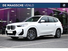 BMW iX1 - eDrive20 M Sport / Sportstoelen / Achteruitrijcamera / Stoelverwarming / PDC