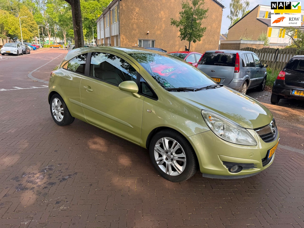 Opel Corsa - Tweede eigenaar / Airco / 157.000 NAP / Leuke auto - AutoWereld.nl