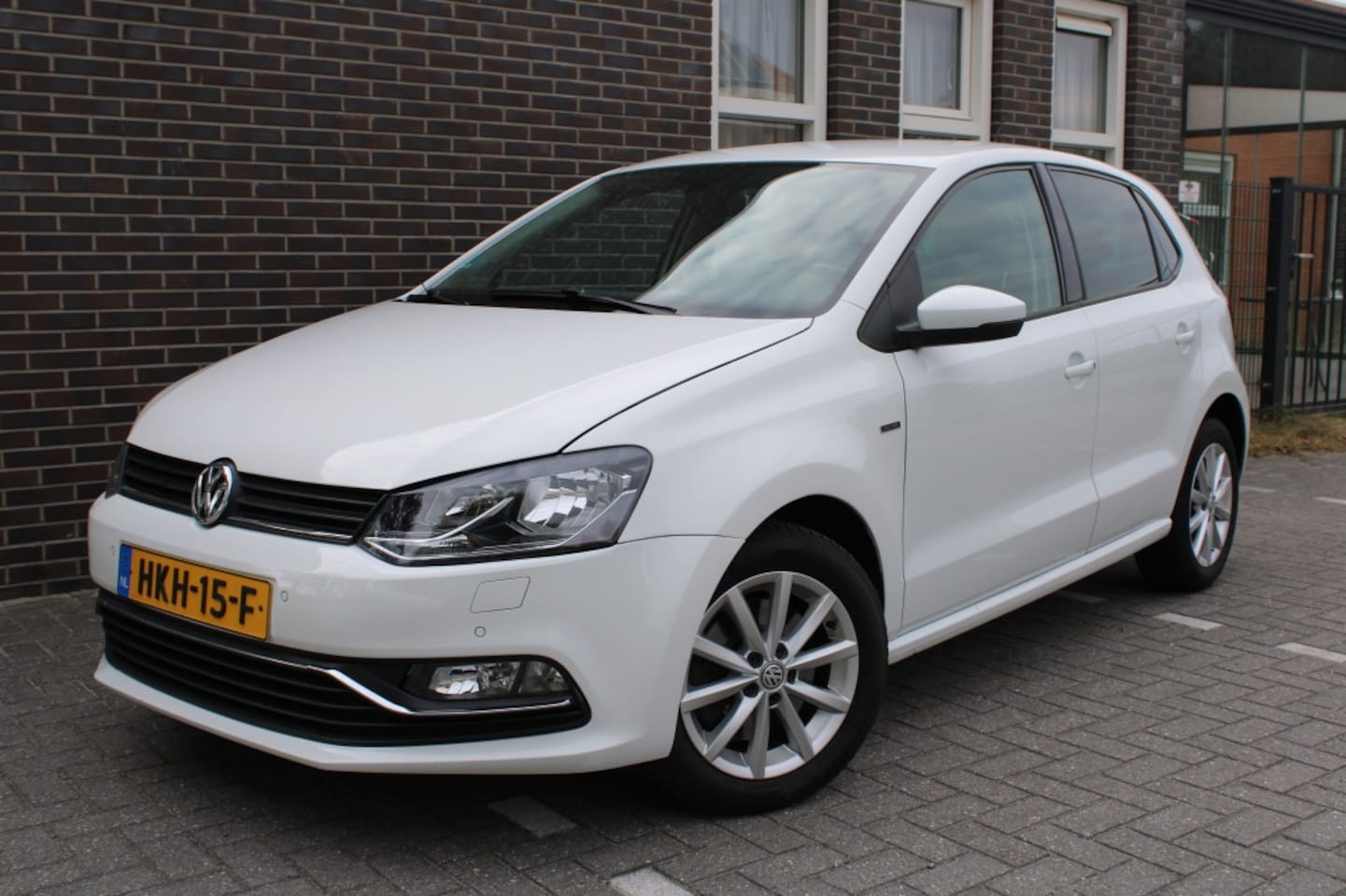 Volkswagen Polo - 1.2 TSI Comfortline-2015-5 drs-navi-cruise-clima - AutoWereld.nl