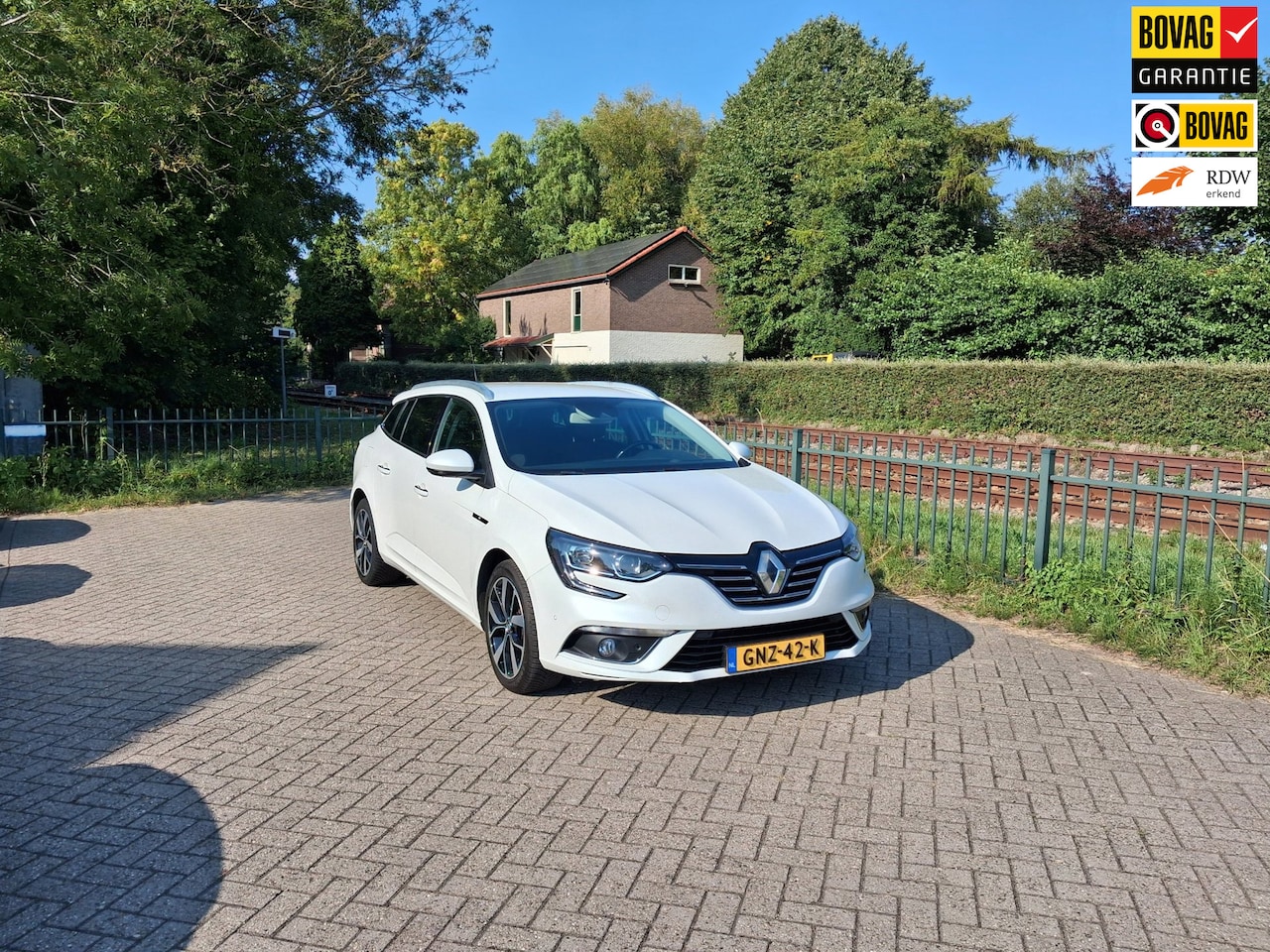 Renault Mégane Estate - 1.3 TCe Bose AUTOMAAT Navi trekhaak pack winter ALLINPRIJS - AutoWereld.nl