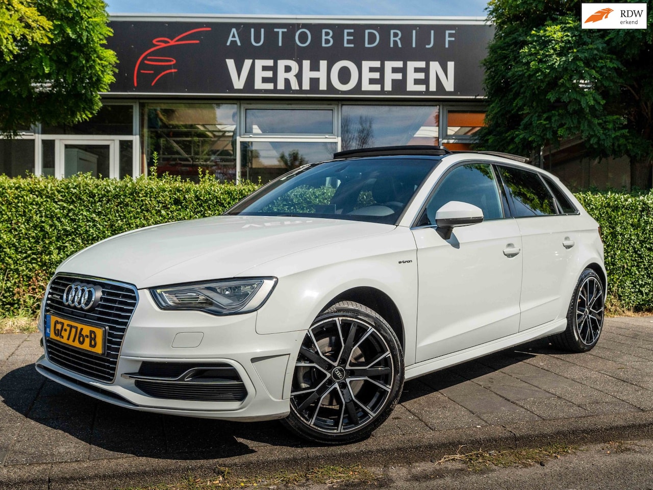 Audi A3 Sportback - 1.4 E-TRON PHEV - S-LINE - PANORAMADAK - AUTOMAAT - CLIMATE / CRUISE CONTR ! - AutoWereld.nl