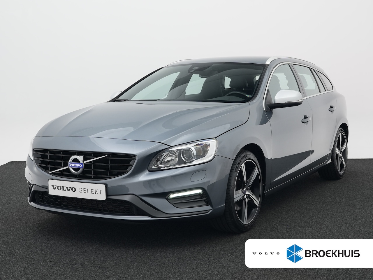 Volvo V60 - T3 Nordic+ Sport | R-Design | Xenon | Standkachel | Trekhaak | Stoelverwarming | Cruise Co - AutoWereld.nl