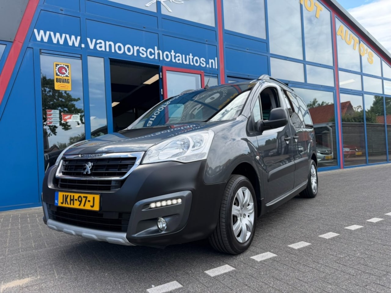 Peugeot Partner - 1.2 110pk Navi Carplay Led Airco - AutoWereld.nl