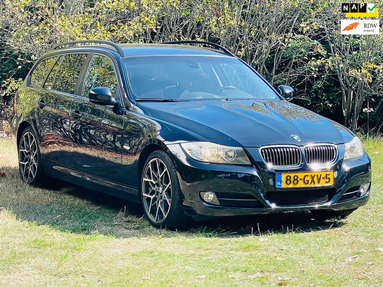 BMW 3-serie Touring - 320i Business Line/Automaat/Treakhaak/NL Auto - AutoWereld.nl