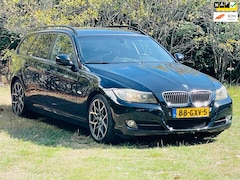 BMW 3-serie Touring - 320i Business Line/Automaat/Treakhaak/NL Auto