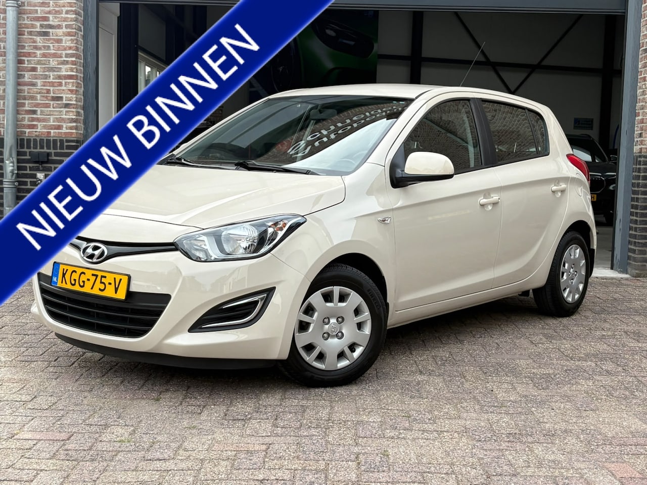 Hyundai i20 - 1.4i i-Motion Automaat Airco Lage KM - AutoWereld.nl