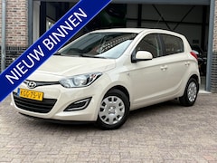 Hyundai i20 - 1.4i i-Motion Automaat Airco Lage KM