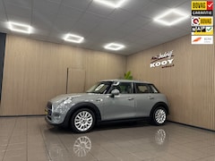MINI 5-Deurs - 1.5 Cooper Business * Leder / Navigatie / Cruise control / LM Velgen / NL Auto