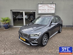 BMW X1 - sDrive20i Orange Edition HUD/Pano/Leder/LED/Camera