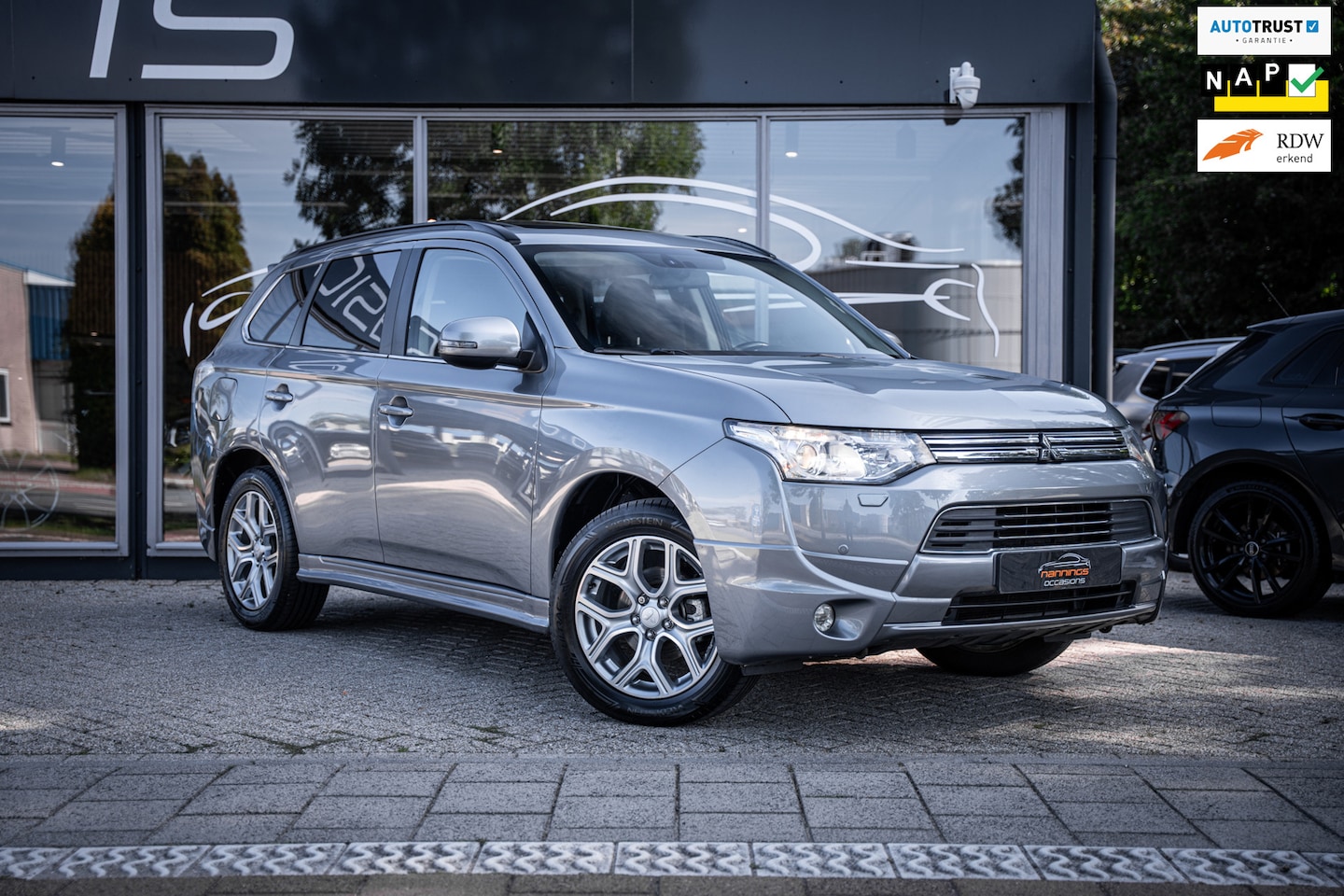 Mitsubishi Outlander Sport - 2.0 PHEV Instyle|Trekhaak|Leder|Schuif/Kantel|Sport pakket|18'' - AutoWereld.nl