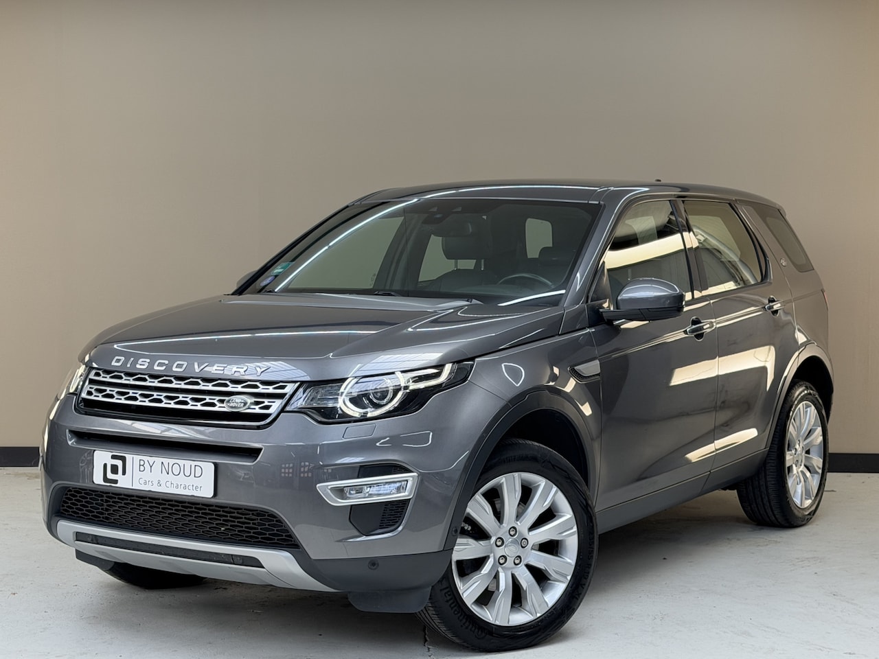 Land Rover Discovery Sport - 2.0 Si4 4WD HSE Luxury 2.0 Si4 4WD HSE Luxury, 240Pk, 2015, Volledig leder, Panoramadak, Climate control, Stoelve - AutoWereld.nl