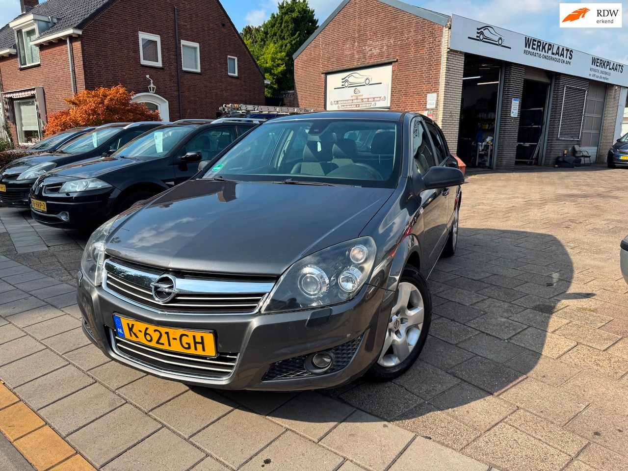 Opel Astra - 1.8 Edition AUTOMAAT/CRUISE / CV/ GROTE BEURT GEHAD - AutoWereld.nl