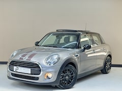 MINI 5-Deurs - 1.5 Cooper, 136Pk, 2016, 2de eigenaar, Panoramadak, Sportstoelen, Climate control, Navigat