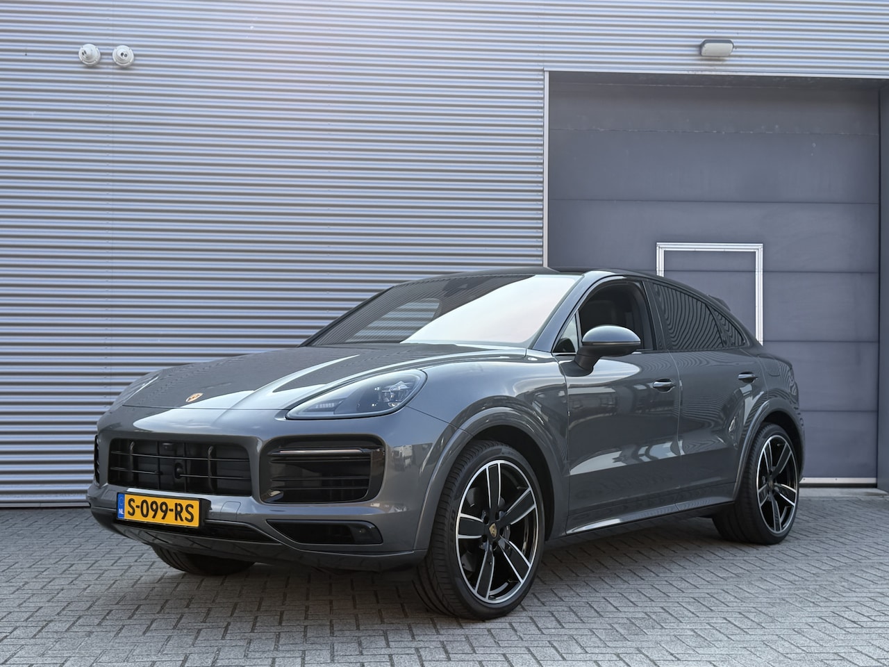 Porsche Cayenne Coupé - 3.0 E-Hybrid I PHEV I Pano.dak I Carplay I 42000 km - AutoWereld.nl