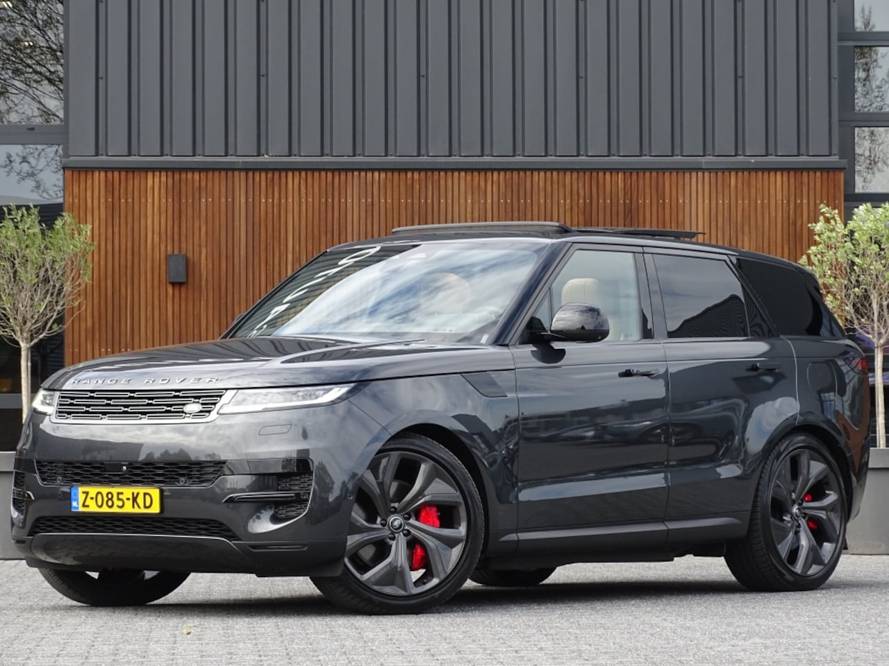 Land Rover Range Rover Sport - P440e Dynamic SE / 23" Carbon / Meridian / Matrix / 2024 / 360° - AutoWereld.nl