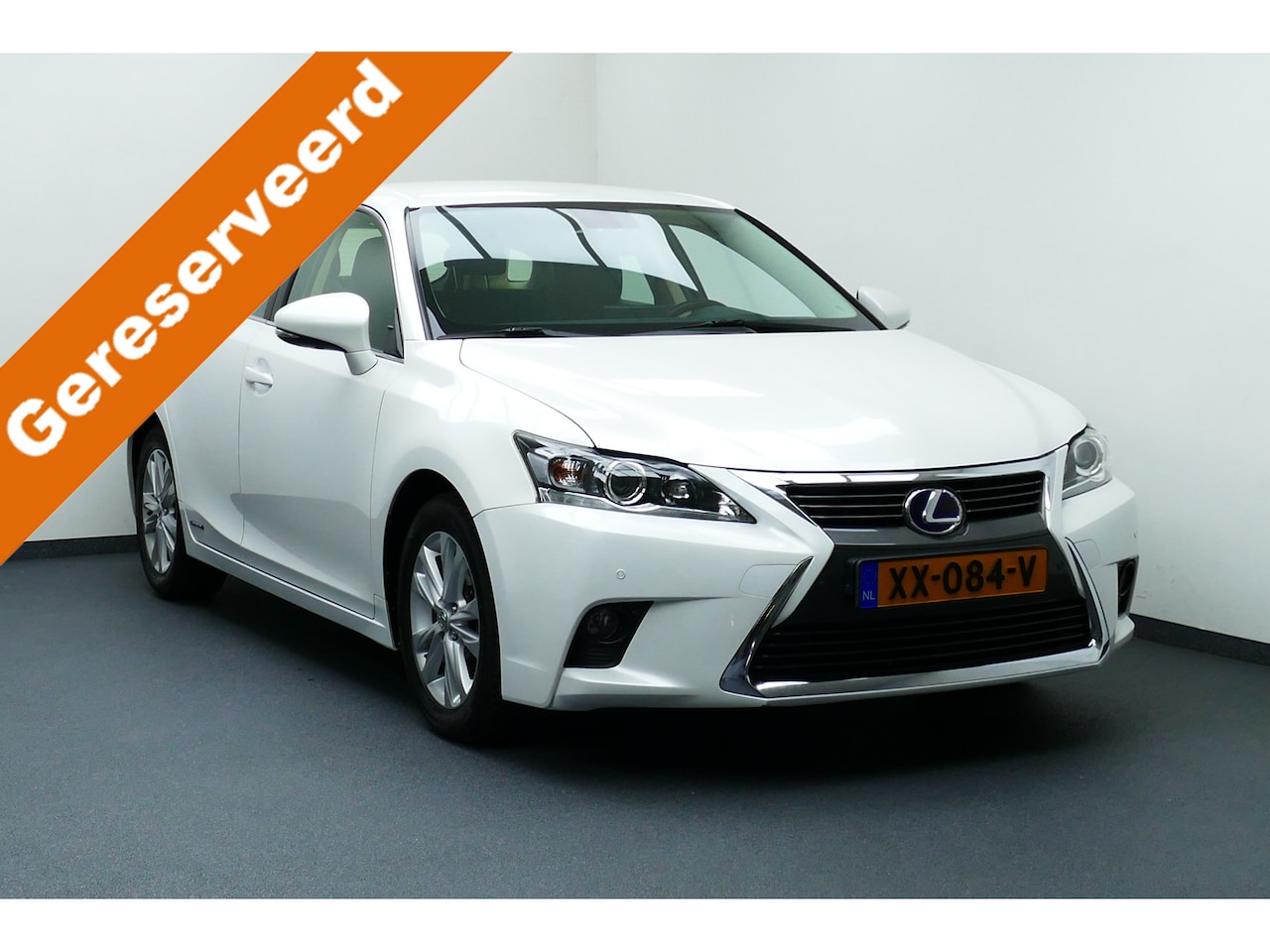 Lexus CT 200h - Sport Edition. Wit Metallic, Camera, Navi, Clima, 17"LMV All Season Banden - AutoWereld.nl