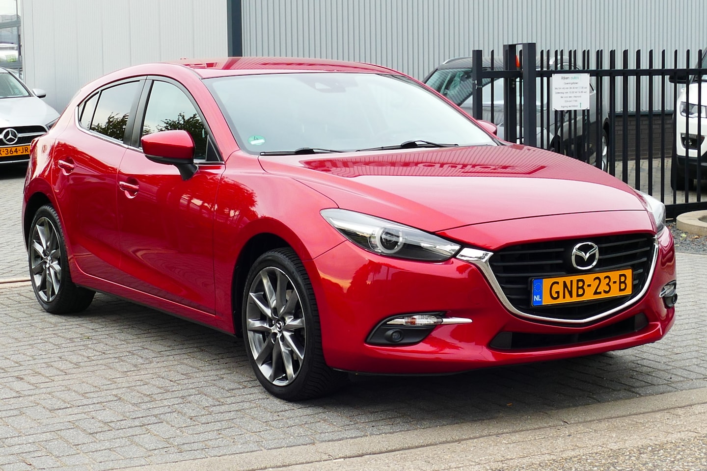 Mazda 3 - 2.0 SkyActiv-G 120 SkyLease+. Camera, Navi, Stoel&StuurVerw, Full Led, 18"LMV - AutoWereld.nl