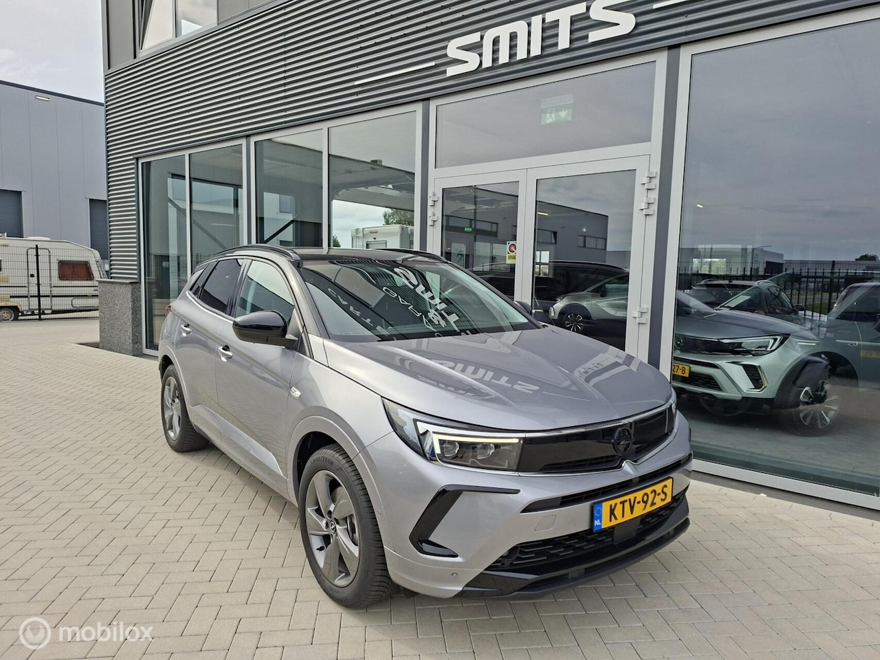 Opel Grandland - 1.6 Turbo Plug-In Hybrid 4x4 GSe 300pk - AutoWereld.nl