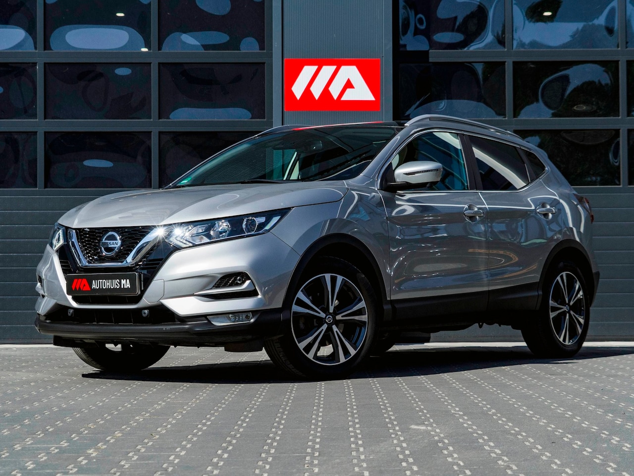 Nissan Qashqai - 1.3 DIG-T N-Connecta | PANO | TREKHAAK | NAP - AutoWereld.nl