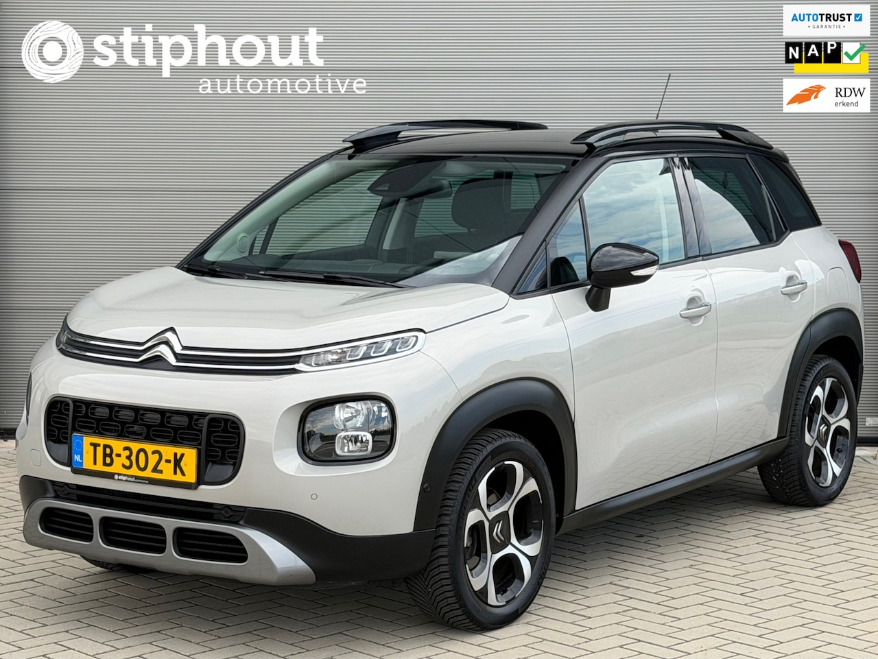 Citroën C3 Aircross - 1.2 PureTech Shine Automaat | Dealer ond. | Distr. verv. | Trekhaak | All season - AutoWereld.nl