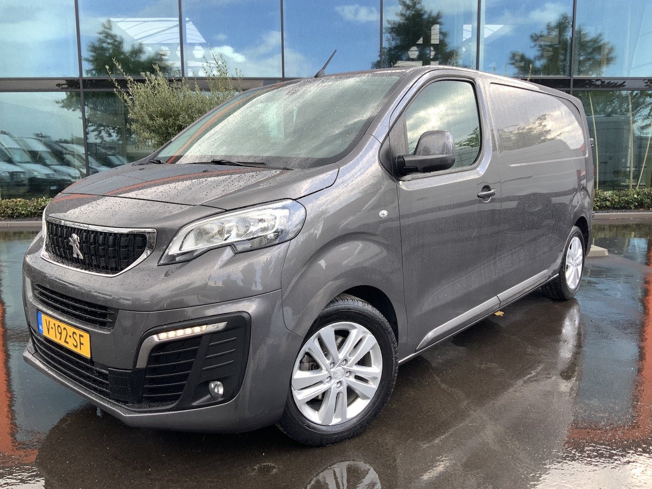 Peugeot Expert - 227S 2.0 BlueHDI 180 Premium Pack Automaat Airco Cruise 3 Zits Navi Euro 6 - AutoWereld.nl