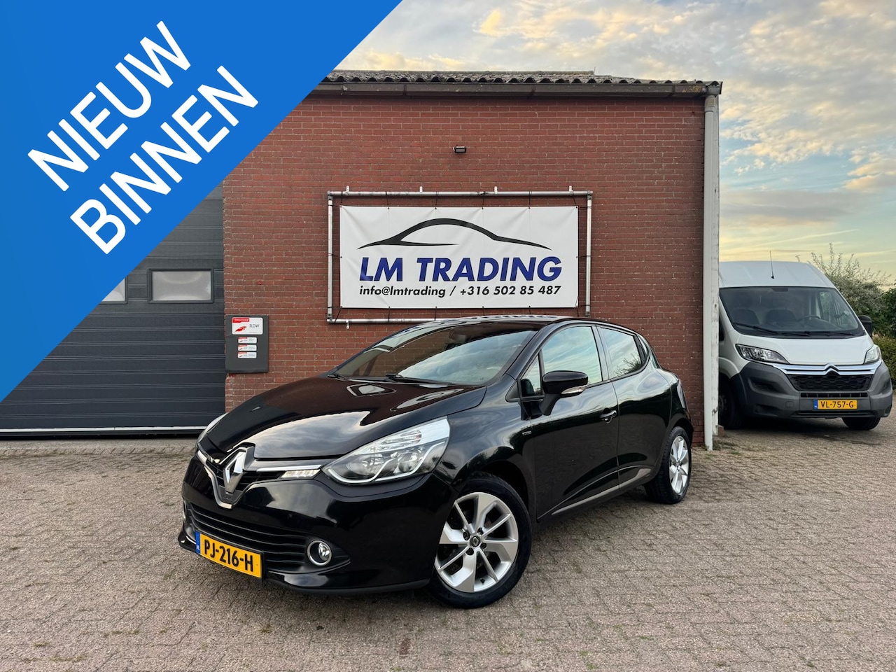 Renault Clio - 0.9 TCe Eco2 Limited NAVI LMV LED 2 SLEUTELS + BOEKJES! NAP! - AutoWereld.nl