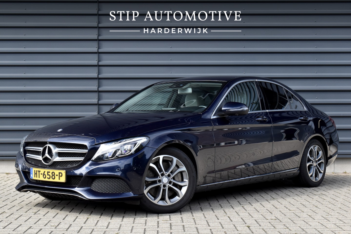 Mercedes-Benz C-klasse - 350 e | Luchtvering | Trekhaak | 360 Camera | Memory Seats | Full-LED | - AutoWereld.nl