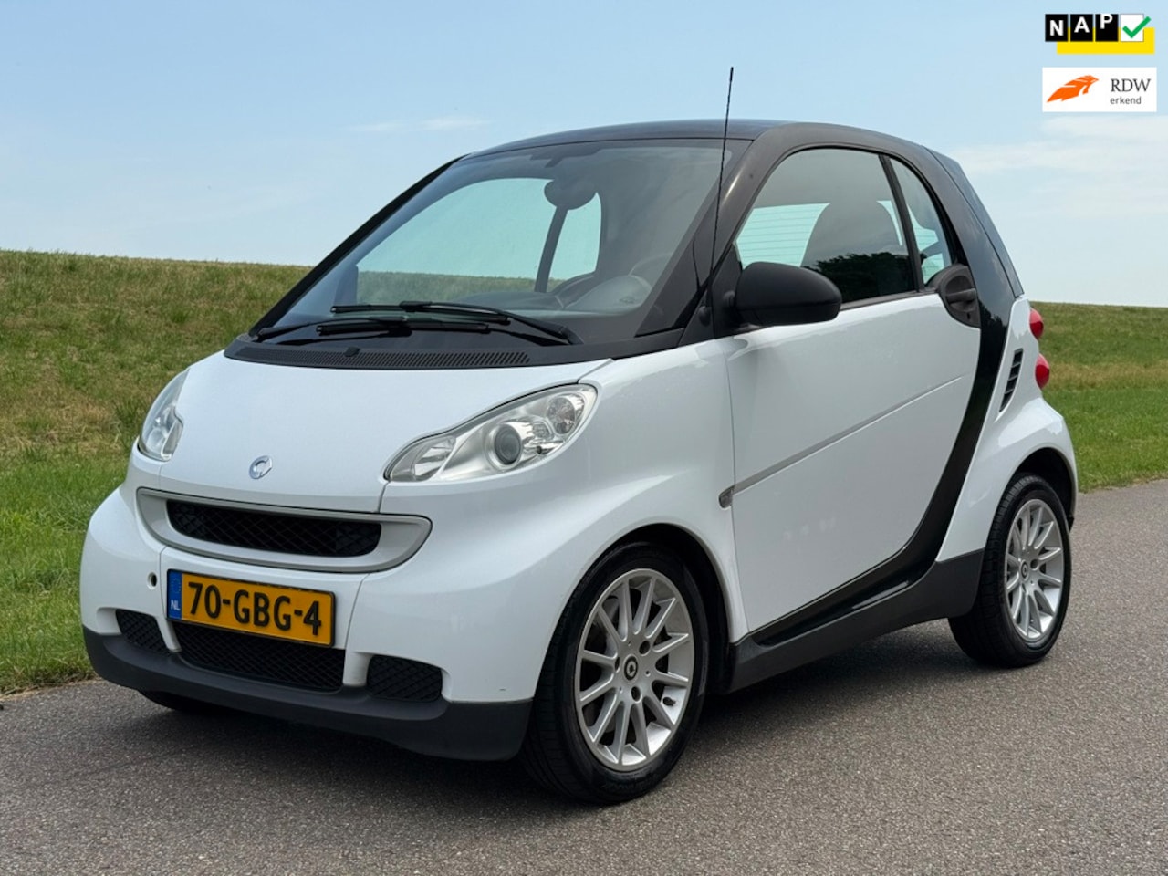 Smart Fortwo coupé - 1.0 mhd Pure | Automaat | Panorama | NAP - AutoWereld.nl