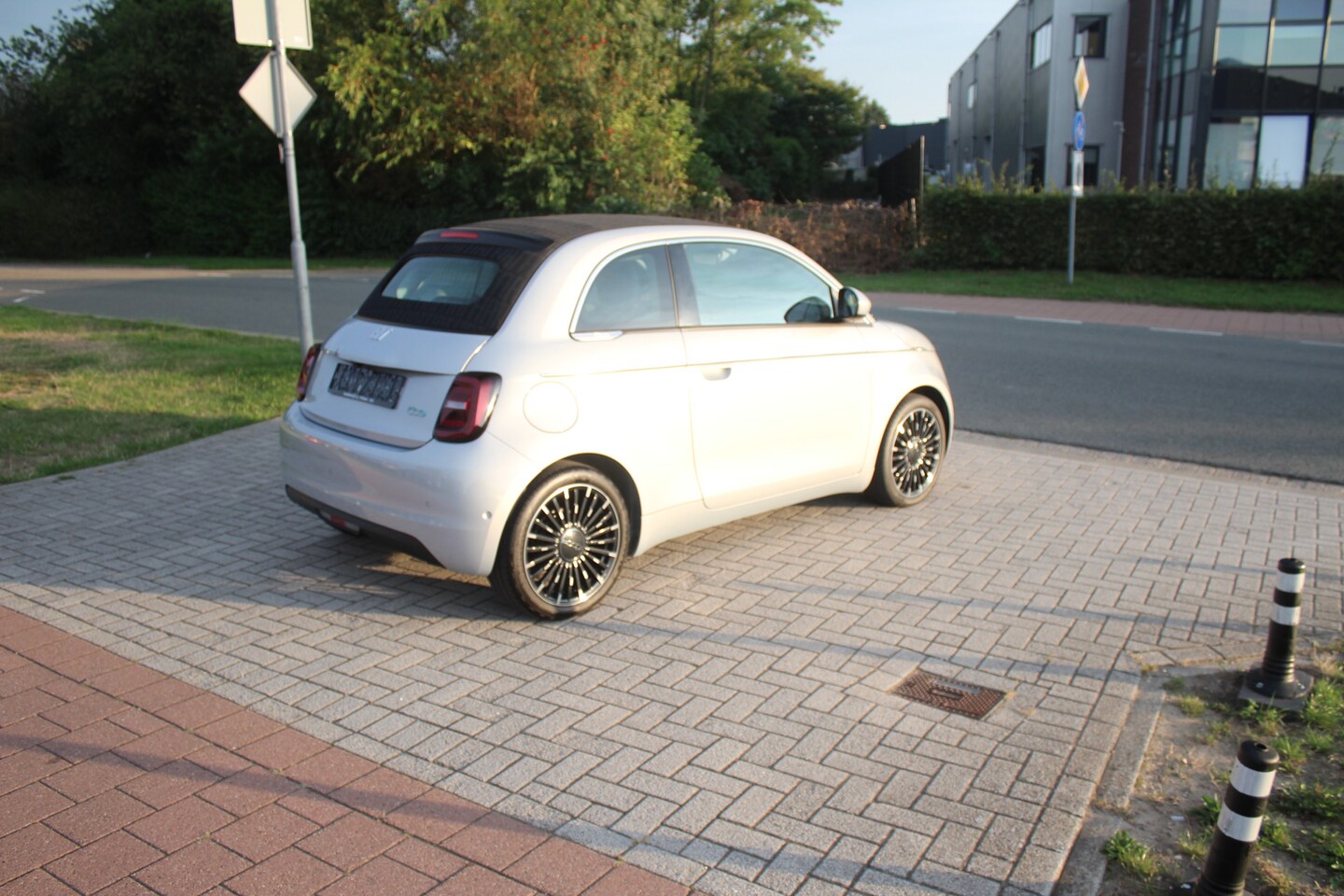 Fiat 500 - Cabrio La Prima 42 kWh Clima-Leder-JBL-Camera-Stoelverwarming - AutoWereld.nl