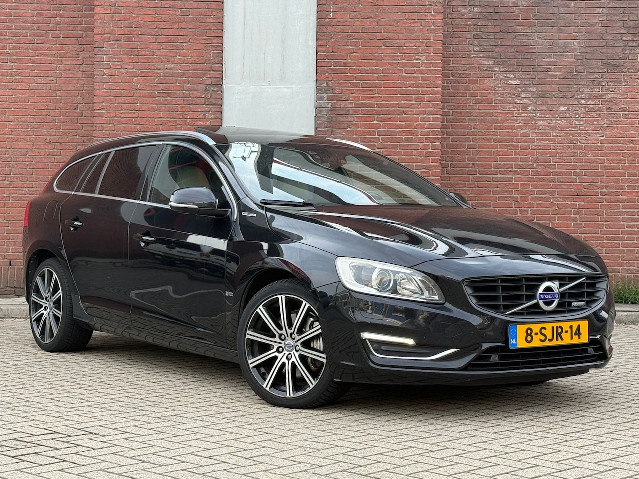 Volvo V60 - 2.4 D6 AWD Plug-In Hybrid Summum|R-DESIGN||5 CIL!|FULL-OPTIONS| - AutoWereld.nl