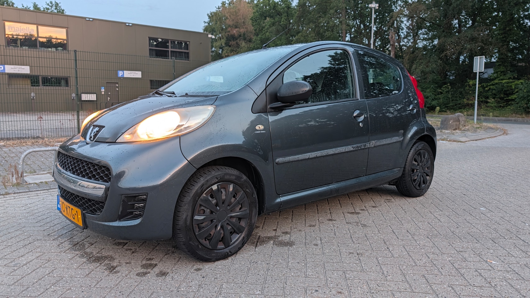 Peugeot 107 - 1.0-12V XR 5-deurs uitvoering - AutoWereld.nl