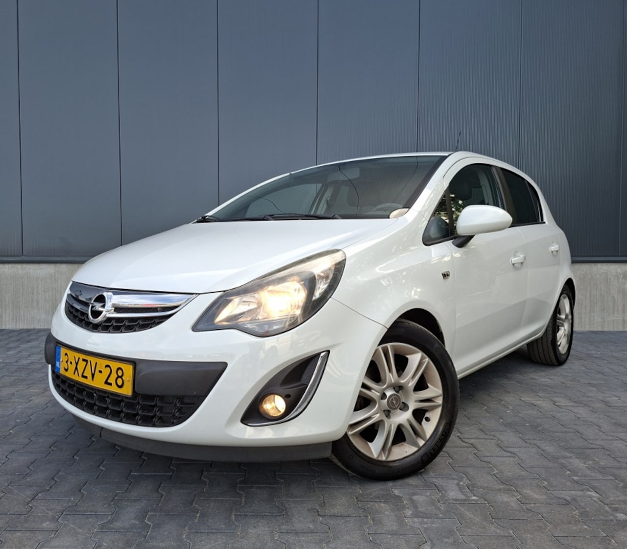 Opel Corsa - 1.2-16V BlitZ | Bluetooth | Cruise control | Parkeersensoren | NAP | Goed onderhouden - AutoWereld.nl