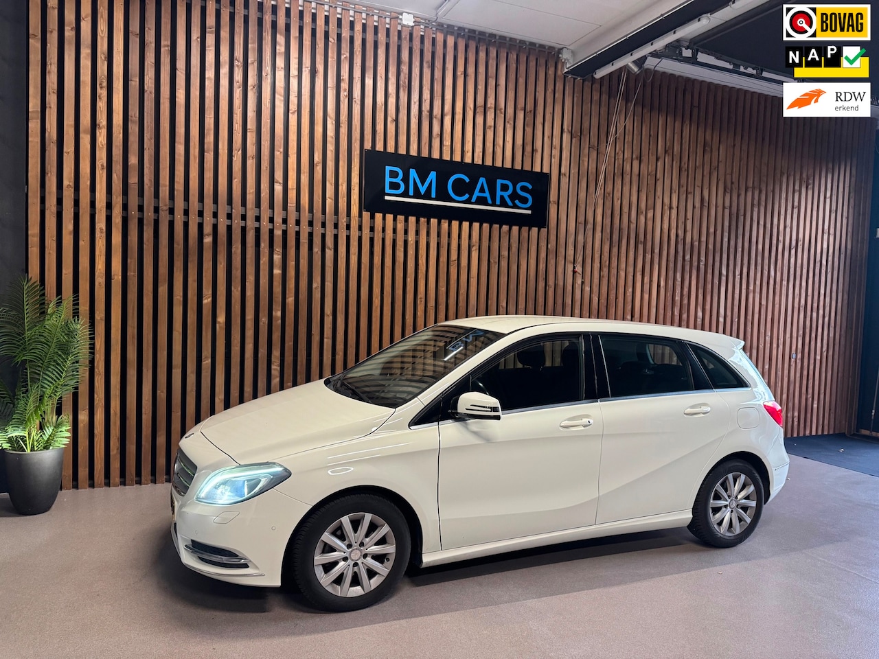 Mercedes-Benz B-klasse - 180 Ambition AUTOMAAT,Trekhaak,Xenon - AutoWereld.nl